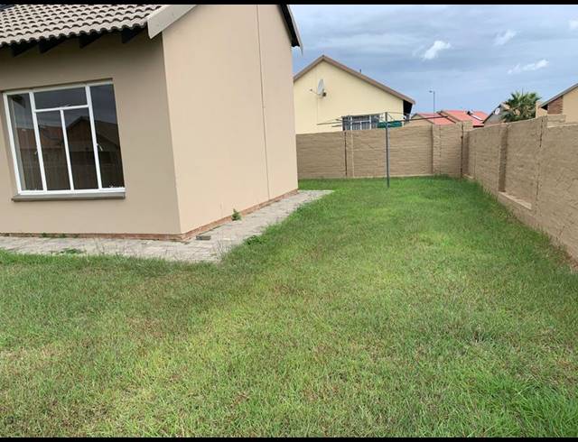 3 BEDROOM TOWNHOUSE FOR SALE IN WATERKLOOF